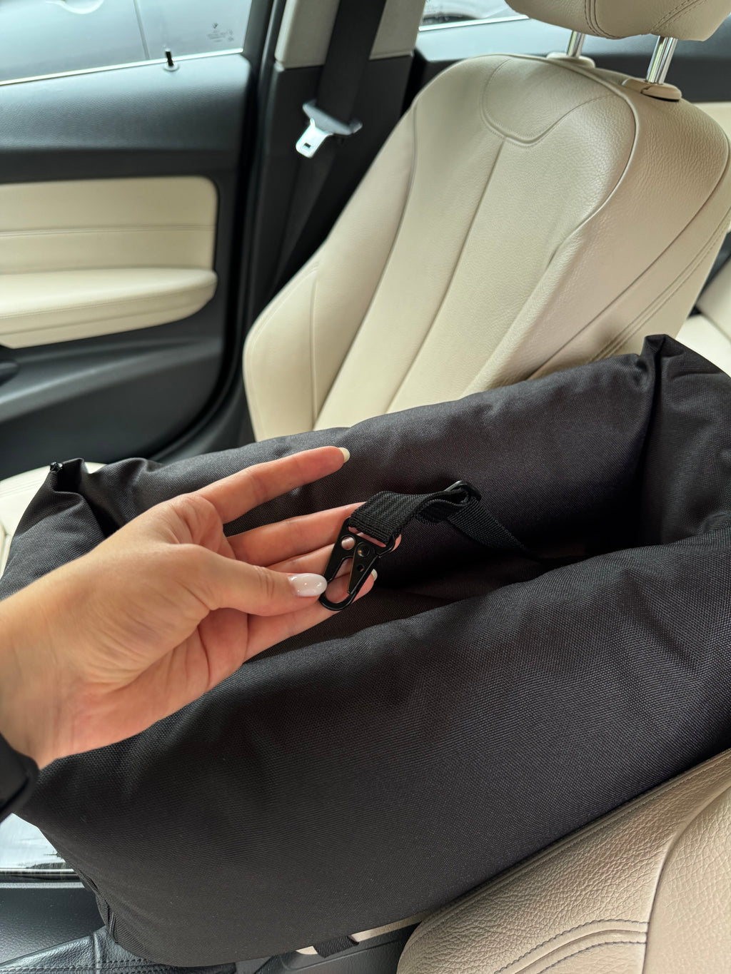 Armrest car seat for dog — Black